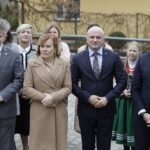 18.10.2021 Huta Nowa. Otwarcie filii Centrum Tradycji, Turystyki i Kultury Gór Świętokrzyskich w Bielinach i remizy OSP. Na zdjęciu od lewej: senator Krzysztof Słoń, wiceminister kultury, dziedzictwa narodowego i sportu Anna Krupka, wicewojewoda Rafał Nowak i wójt gminy Bieliny Sławomir Kopacz / Jarosław Kubalski / Radio Kielce