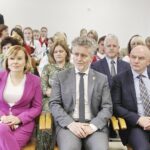 18.10.2021 Huta Nowa. Otwarcie filii Centrum Tradycji, Turystyki i Kultury Gór Świętokrzyskich w Bielinach i remizy OSP. Na zdjęciu od lewej: wiceminister kultury, dziedzictwa narodowego i sportu Anna Krupka, senator Krzysztof ,Słoń i wicewojewoda Rafał Nowak / Jarosław Kubalski / Radio Kielce