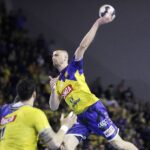 27.10.2021 Kielce. Mecz Ligi Mistrzów: Łomża Viva Kielce - Paris Saint-Germain. Branko Vujović / Jarosław Kubalski / Radio Kielce