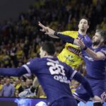 27.10.2021 Kielce. Mecz Ligi Mistrzów: Łomża Viva Kielce - Paris Saint-Germain. Rzuca Igor Karaćić / Jarosław Kubalski / Radio Kielce