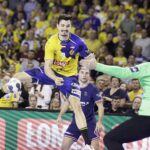 27.10.2021 Kielce. Mecz Ligi Mistrzów: Łomża Viva Kielce - Paris Saint-Germain. Szymon Sićko / Jarosław Kubalski / Radio Kielce