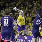 27.10.2021 Kielce. Mecz Ligi Mistrzów: Łomża Viva Kielce - Paris Saint-Germain. Rzuca Alex Dujszebajew / Jarosław Kubalski / Radio Kielce
