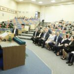 20.10.2021 Kielce. Politechnika Świętokrzyska. Nadanie tytułu doktora honoris causa profesorowi Michałowi Ciałkowskiemu. Przemawia rektor PŚk Zbigniew Koruba / Jarosław Kubalski / Radio Kielce