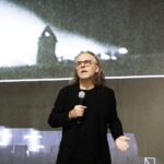 21.10.2021 Michniów. Mauzoleum Martyrologii Wsi Polskich. "Spotkanie z Historią i Architekturą". Na zdjęciu Mirosław Nizio - architekt, twórca projektu Mauzoleum / Jarosław Kubalski / Radio Kielce