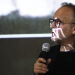 21.10.2021 Michniów. Mauzoleum Martyrologii Wsi Polskich. "Spotkanie z Historią i Architekturą". Na zdjęciu Mirosław Nizio - architekt, twórca projektu Mauzoleum / Jarosław Kubalski / Radio Kielce