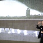 21.10.2021 Michniów. Mauzoleum Martyrologii Wsi Polskich. "Spotkanie z Historią i Architekturą". Na zdjęciu Mirosław Nizio - architekt, twórca projektu Mauzoleum / Jarosław Kubalski / Radio Kielce