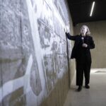 21.10.2021 Michniów. Mauzoleum Martyrologii Wsi Polskich. "Spotkanie z Historią i Architekturą". Na zdjęciu Mirosław Nizio - architekt, twórca projektu Mauzoleum / Jarosław Kubalski / Radio Kielce