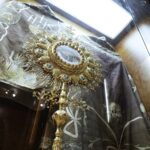 22.10.2021 Kielce. Katedra. Wernisaż wystawy "Splendor Cathedralis". Skarbiec / Jarosław Kubalski / Radio Kielce