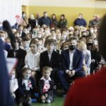 22.10.2021 Rykoszyn. Szkoła Podstawowa im. Józefa Piłsudskiego. Odsłonięcie pomnika Marszałka / Jarosław Kubalski / Radio Kielce