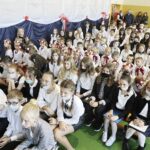 22.10.2021 Rykoszyn. Szkoła Podstawowa im. Józefa Piłsudskiego. Odsłonięcie pomnika Marszałka / Jarosław Kubalski / Radio Kielce