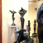 3.10.2021 Kielce. Galeria Wieża Sztuki. Wystawa rzeźb Stanisława Wysockiego / Jarosław Kubalski / Radio Kielce