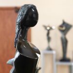 3.10.2021 Kielce. Galeria Wieża Sztuki. Wystawa rzeźb Stanisława Wysockiego / Jarosław Kubalski / Radio Kielce