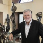 3.10.2021 Kielce. Galeria Wieża Sztuki. Wystawa rzeźb Stanisława Wysockiego. Na zdjęciu Stanisław Wysocki / Jarosław Kubalski / Radio Kielce