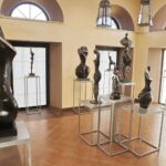 3.10.2021 Kielce. Galeria Wieża Sztuki. Wystawa rzeźb Stanisława Wysockiego / Jarosław Kubalski / Radio Kielce