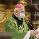 24.10.2021 Kielce. Katedra. Msza święta. Biskup Jan Piotrowski / Jarosław Kubalski / Radio Kielce