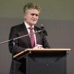 26.10.2021 Kielce. WDK. Konferencja na temat bezpieczeństwa dzieci i młodzieży w internecie. Na zdjęciu senator Krzysztof Słoń / Jarosław Kubalski / Radio Kielce