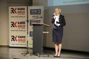 26.10.2021 Kielce. WDK. Konferencja na temat bezpieczeństwa dzieci i młodzieży w internecie. Wicemarszałek Renata janik / Jarosław Kubalski / Radio Kielce