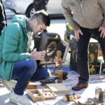 09.10.2021 Kielce. Giełda kolekcjonerska przed WDK / Jarosław Kubalski / Radio Kielce