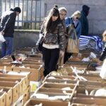 09.10.2021 Kielce. Giełda kolekcjonerska przed WDK / Jarosław Kubalski / Radio Kielce