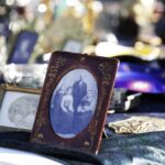 09.10.2021 Kielce. Giełda kolekcjonerska przed WDK / Jarosław Kubalski / Radio Kielce