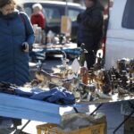 09.10.2021 Kielce. Giełda kolekcjonerska przed WDK / Jarosław Kubalski / Radio Kielce