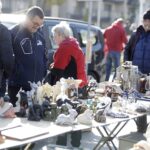 09.10.2021 Kielce. Giełda kolekcjonerska przed WDK / Jarosław Kubalski / Radio Kielce