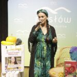 10.09.2021 Ciekoty. Festyn "Smaki Babiego lata". Edukatorka żywieniowa Iwona Zasuwa / Jarosław Kubalski / Radio Kielce