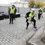 13.10.2021 Kielce. Wzgórze Zamkowe. Happening Teatru Lalki i Aktora "Kubuś" pod hasłem "Wbicie pierwszego kilofa" / Jarosław Kubalski / Radio Kielce