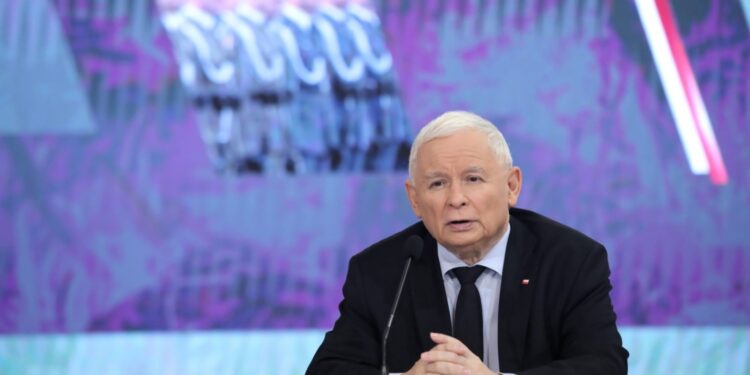 26.10.2021. Warszawa. Prezentacja założeń ustawy o obronie ojczyzny. Na zdjęciu Jarosław Kaczyński - wicepremier, przewodniczący Komitetu Rady Ministrów ds. Bezpieczeństwa Narodowego i Spraw Obronnych / PAP