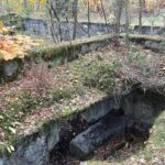 24.10.2021. Niwki Daleszyckie. Pozostałości niemieckiego tartaku / Dionizy Krawczyński / Radio Kielce