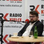17.10.2021. Studio Polityczne Radia Kielce. Na zdjęciu: Filip Strząbała - Nowa Lewica - Wiosna / Sebastian Kalwat / Radio Kielce