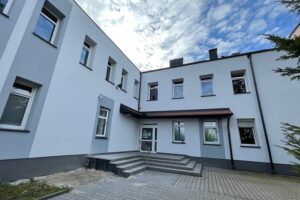 11.10.2021. Chmielnik. Szpital Powiatowy w Chmielniku po termomodernizacji / Wiktor Taszłow / Radio Kielce