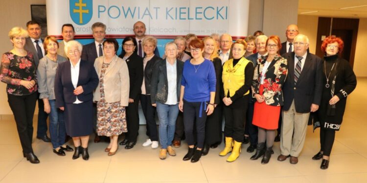 13.10.2021. Kielce. Starostwo Powiatowe. Posiedzenie Powiatowej Rady Seniorów / Starostwo Powiatowe w Kielcach