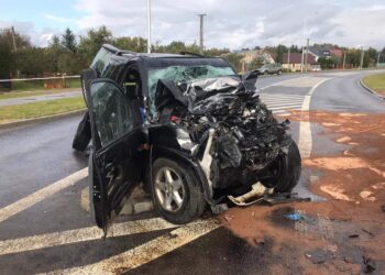 12.10.2021. Ostrowiec Świętokrzyski. Wypadek na ulicy Bałtowskiej / KPP w Ostrowcu Św.