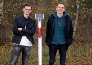 Na zdjęciu (od lewej): Łukasz Kunat i Kamil Skałbania - uczniowie Technikum Elektronicznego w Połańcu; zdobywcy złotego medalu Global Young Scientist Challenge 2020 / Mariusz Zyngier