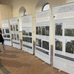 27.10.2021. Starachowice. Spacer historyczny ulicami wojennego getta i kirkut / Anna Głąb / Radio Kielce