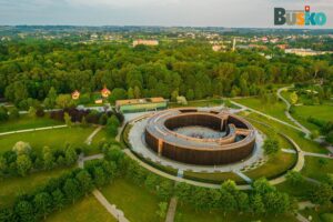 04.10.2021. Busko-Zdrój. Tężnia / Urząd Miasta i Gminy Busko-Zdrój