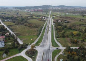 Droga 762, wyjazd z Kielc w stronę Krakowa. Miejsce powstania nowego ronda turbinowego / Fot. checiny.pl