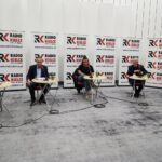 10.10.2021. Kielce. Studio Polityczne Radia Kielce. Na zdjęciu (od lewej): Krzysztof Słoń - senator PiS, Krzysztof Sławiński - Platforma Obywatelska, Julia Polakowska - Konfederacja-Partia KORWIN, poseł Czesław Siekierski - Klub PSL KP, Sebastian Gaweł - Nowa Lewica Federacja Młodych Socjaldemokratów / Dionizy Krawczyński / Radio Kielce