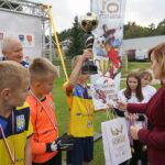 02.10.2021. Kielce. Finał turniej „Świętokrzyskie Orły - otwarte mistrzostwa piłki nożnej o Puchar Wolnej Polski”. Na zdjęciu (z prawej): Anna Krupka - wiceminister kultury, dziedzictwa narodowego i sportu / Kamil Król / Radio Kielce