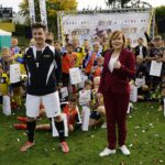 02.10.2021. Kielce. Finał turniej „Świętokrzyskie Orły - otwarte mistrzostwa piłki nożnej o Puchar Wolnej Polski”. Na zdjęciu (z prawej): Anna Krupka - wiceminister kultury, dziedzictwa narodowego i sportu / Kamil Król / Radio Kielce