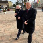 14.11.2021. Skarżysko-Kamienna. Msza Święta w intencji pracowników Zakładów Metalowych „MESKO”. Na zdjęciu (od lewej): Krzysztof Lipiec - prezes świętokrzyskich struktur PiS i Andrzej Bętkowski - marszałek województwa świętokrzyskiego / Paulina Michta / Radio Kielce