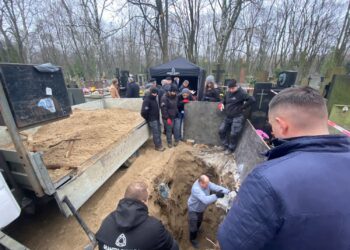 15.11.2021. Warszawa. Prace ekshumacyjne w grobie Marszałka Edwarda Śmigłego-Rydza / IPN