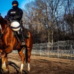 22.11.2021. Granica polsko-białoruska. Policyjne tandemy strzegące granicy / KPP Hajnówka