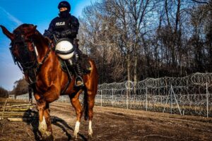 22.11.2021. Granica polsko-białoruska. Policyjne tandemy strzegące granicy / KPP Hajnówka