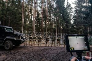 26.11.2021. Granica polsko-białoruska. Oddział specjalsów na patrolu / KPP Hajnówka