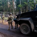 26.11.2021. Granica polsko-białoruska. Oddział specjalsów na patrolu / KPP Hajnówka