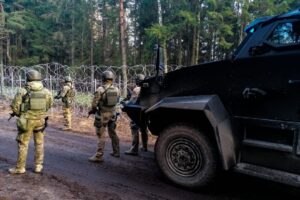 26.11.2021. Granica polsko-białoruska. Oddział specjalsów na patrolu / KPP Hajnówka