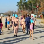 11.11.2021. Morawica. Morsowanie członków oraz sympatyków Morawickiego Stowarzyszenia Morsów / Marcin Marszałek / Radio Kielce