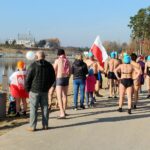 11.11.2021. Morawica. Morsowanie członków oraz sympatyków Morawickiego Stowarzyszenia Morsów / Marcin Marszałek / Radio Kielce